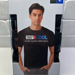 BRAND NEW, NEVER WORN - 32 Degrees Men's Black Short Sleeve Tee
